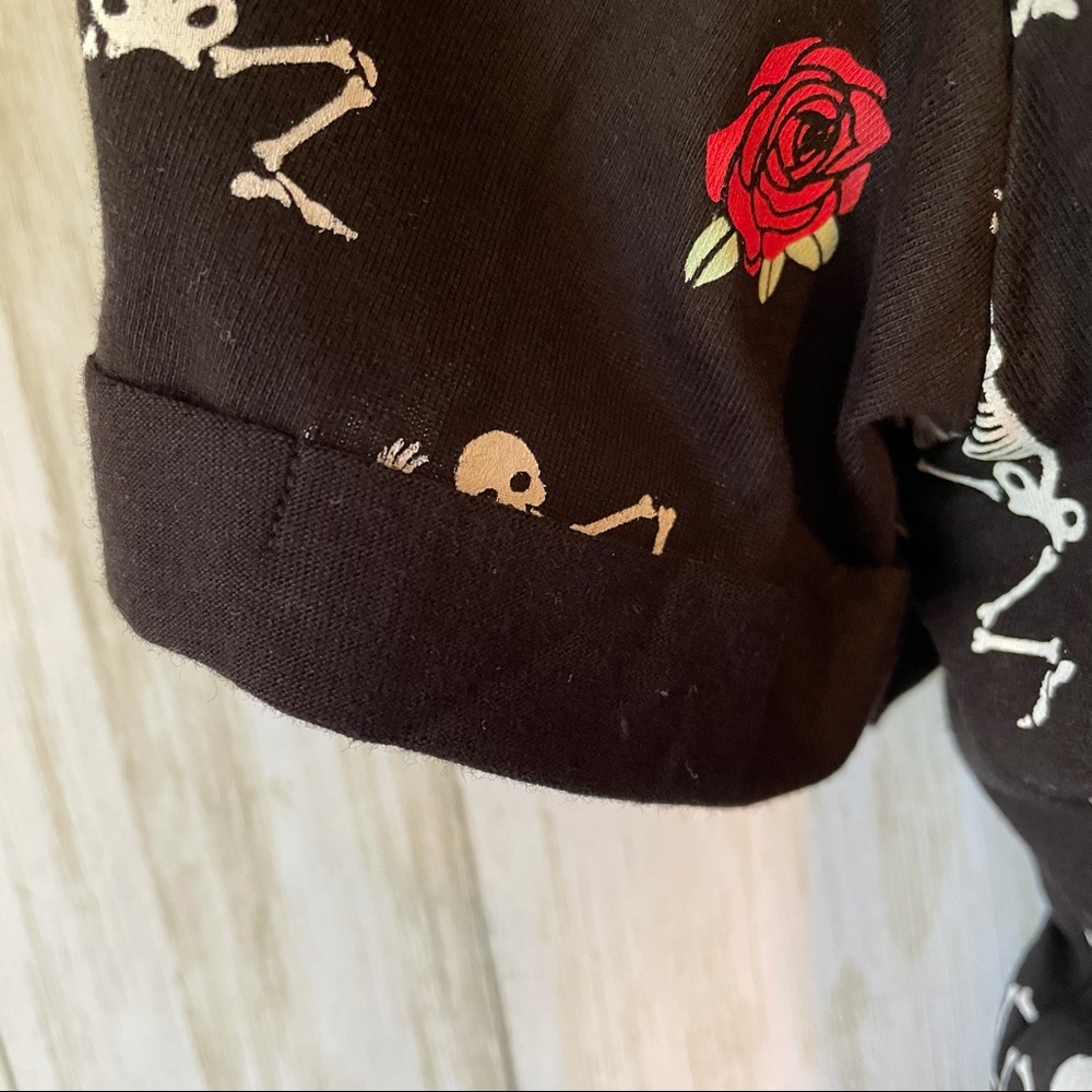 Skeleton & Rose Top - Picture 5 of 8